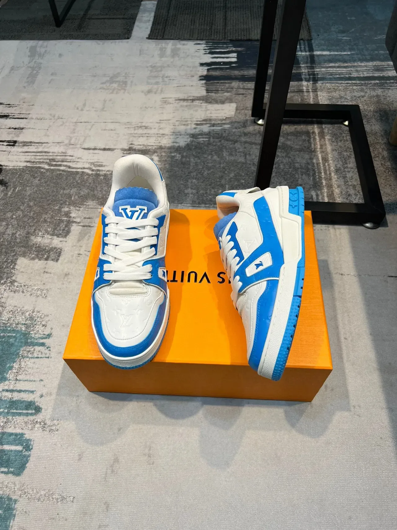 Louis Vuitton LV Trainer 白蓝 Monogram 皮革专利覆盖生活方式运动鞋 5