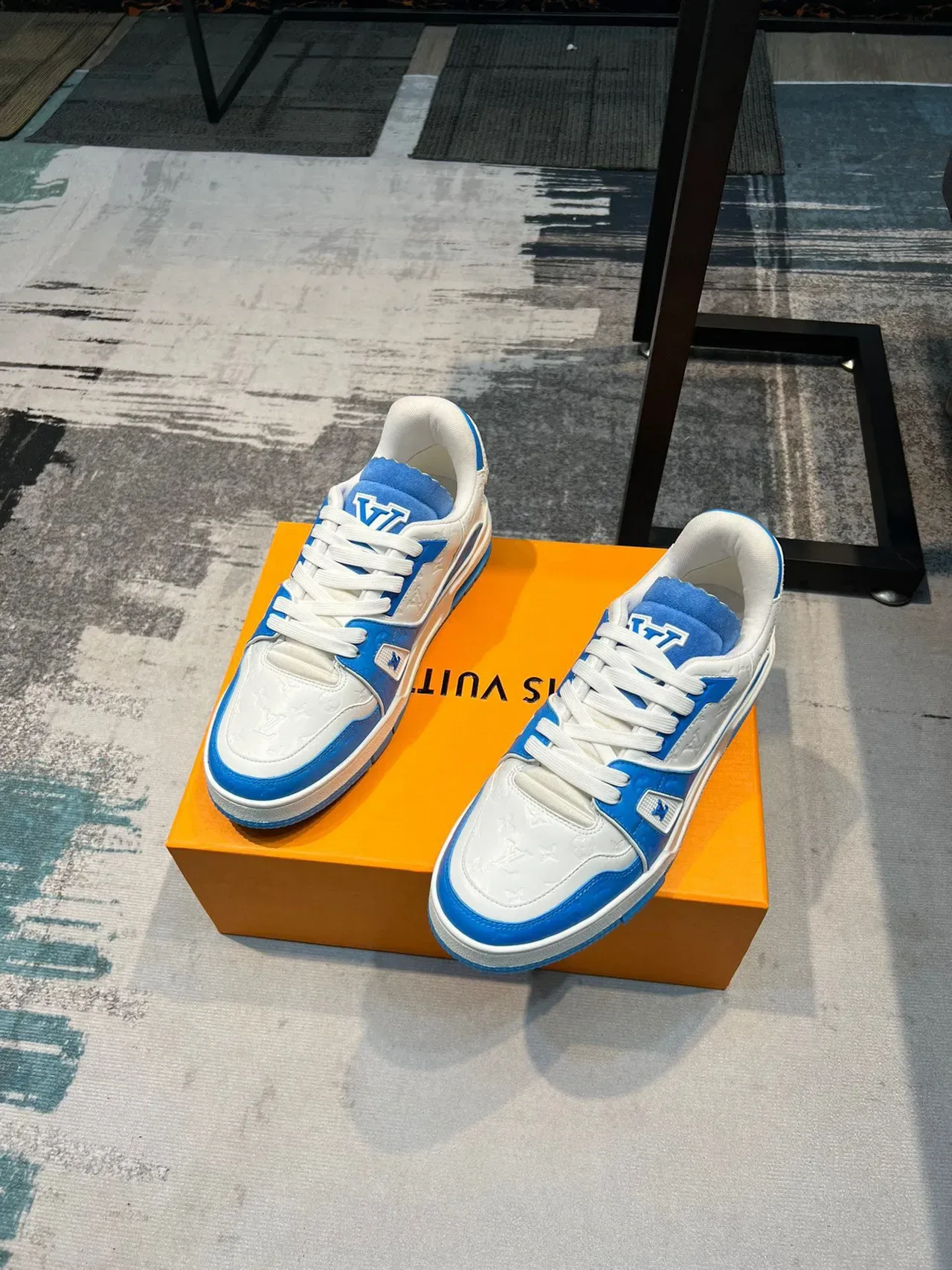 Louis Vuitton LV Trainer 白蓝 Monogram 皮革专利覆盖生活方式运动鞋 6