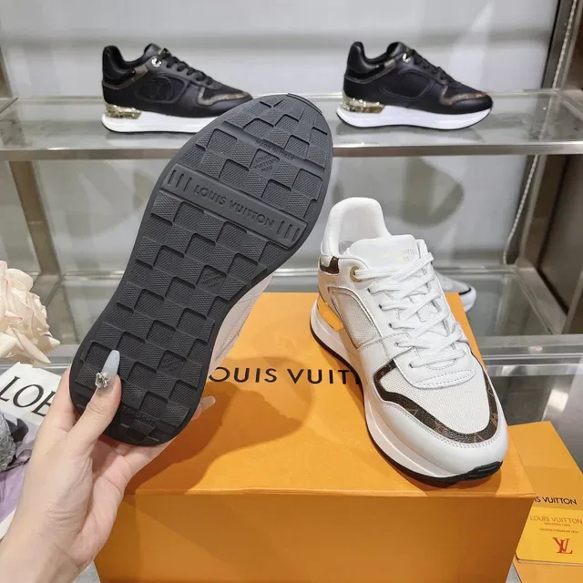 لويس فيتون LV Trainer أبيض وبني جلد و Monogram Canvas حذاء أسلوب حياة 2