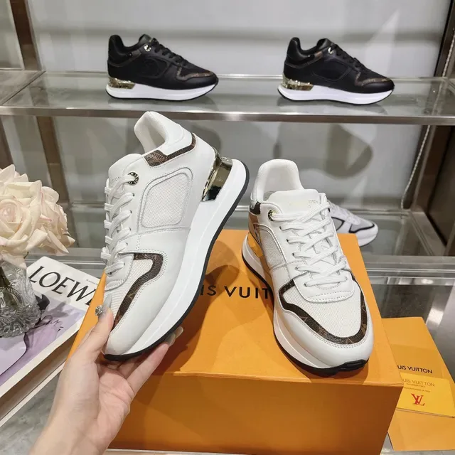 لويس فيتون LV Trainer أبيض وبني جلد و Monogram Canvas حذاء أسلوب حياة 3