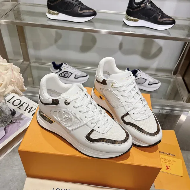 لويس فيتون LV Trainer أبيض وبني جلد و Monogram Canvas حذاء أسلوب حياة 5