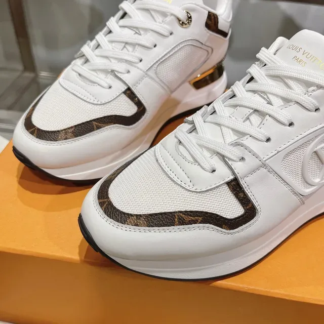 لويس فيتون LV Trainer أبيض وبني جلد و Monogram Canvas حذاء أسلوب حياة 6
