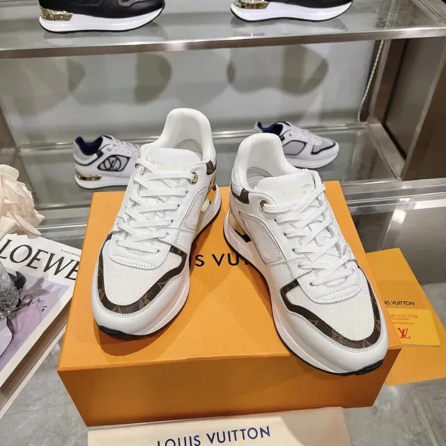 لويس فيتون LV Trainer أبيض وبني جلد و Monogram Canvas حذاء أسلوب حياة 7