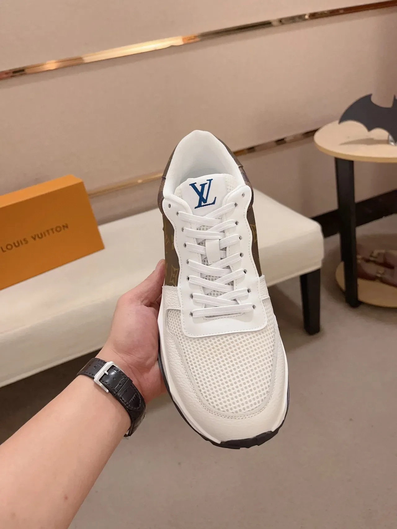 লুই ভিটন LV Trainer সাদা বাদামি Monogram ক্যানভাস পারফোরেটেড মেশ লাইফস্টাইল স্নিকার 2