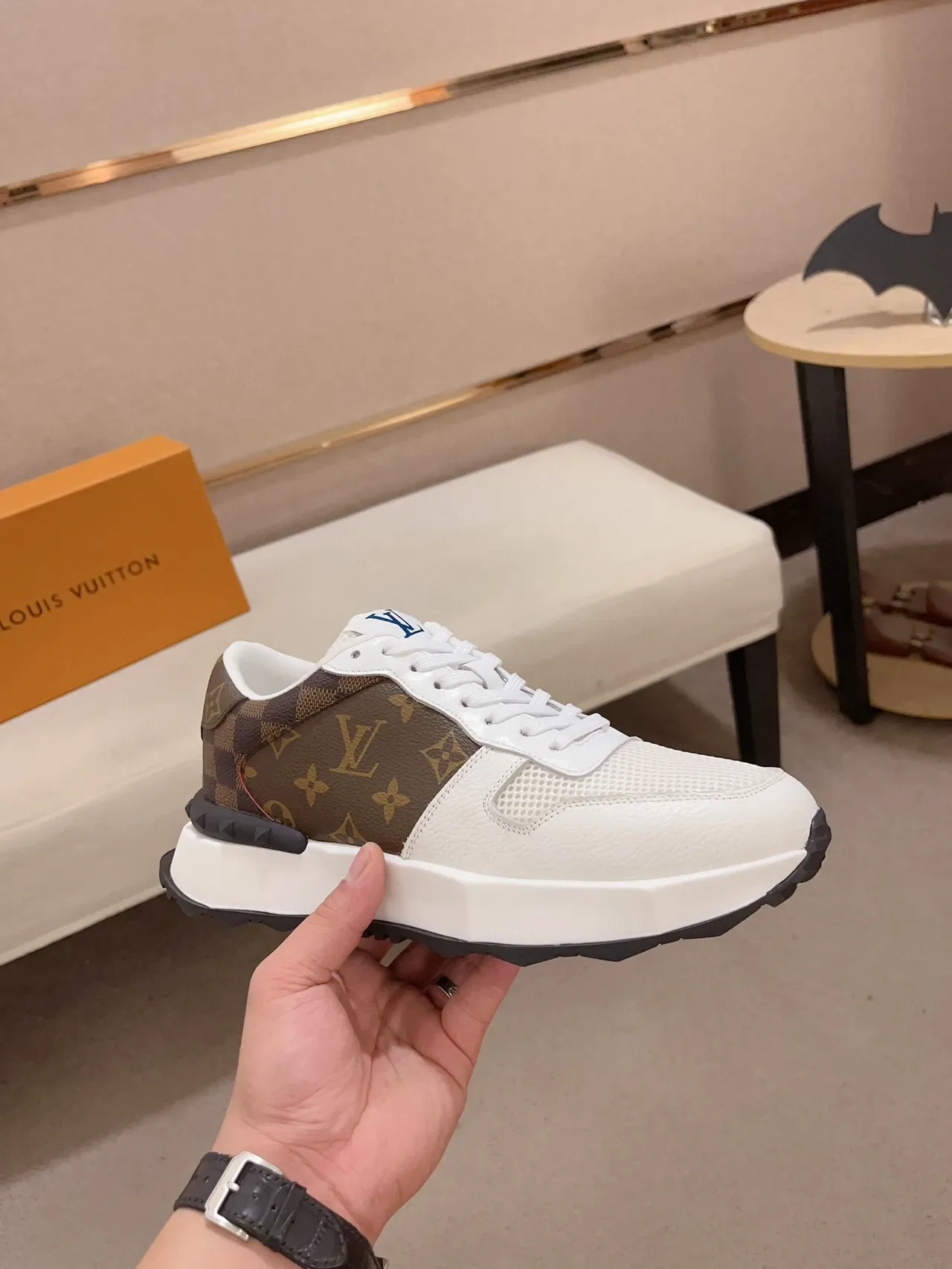 লুই ভিটন LV Trainer সাদা বাদামি Monogram ক্যানভাস পারফোরেটেড মেশ লাইফস্টাইল স্নিকার 4