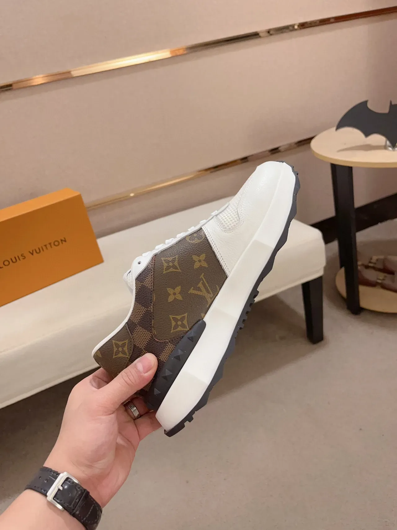 লুই ভিটন LV Trainer সাদা বাদামি Monogram ক্যানভাস পারফোরেটেড মেশ লাইফস্টাইল স্নিকার 5
