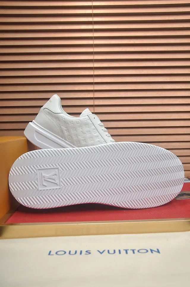 Louis Vuitton LV Trainer White Monogram-Embossed Leather Low-Top Lifestyle Sneakers 3