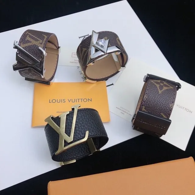 Louis Vuitton Monogram وأساور الكم العريضة من الجلد 5