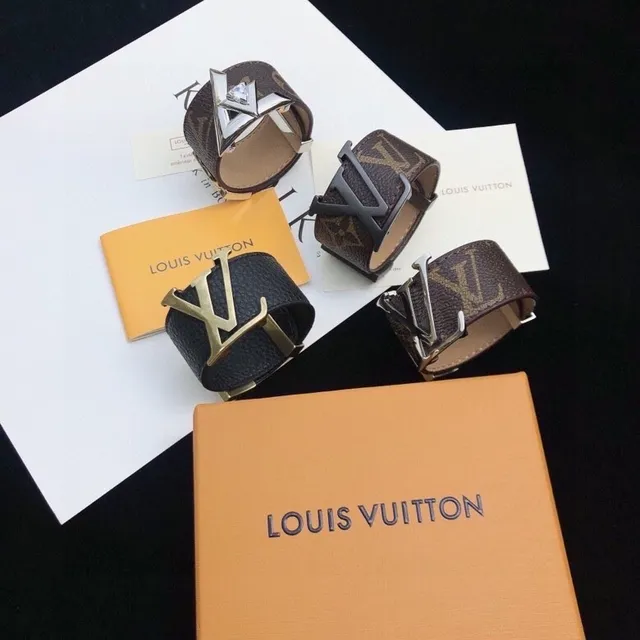 Louis Vuitton Monogram وأساور الكم العريضة من الجلد 6