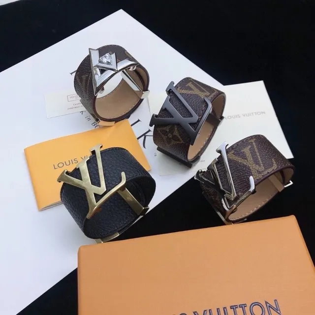 Louis Vuitton Monogram وأساور الكم العريضة من الجلد 7