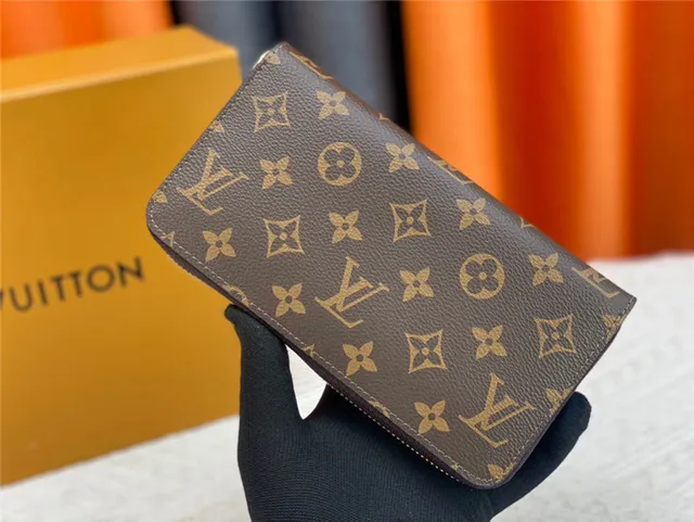 Louis Vuitton Monogramme Toile Illustrée Graphique Bourse Longue 8