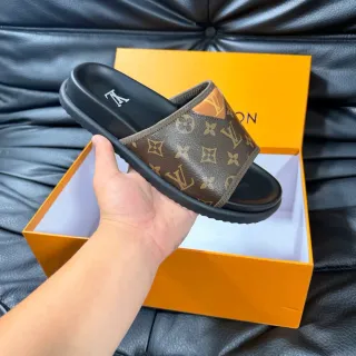 Louis Vuitton Monograma Lona Slides