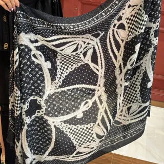Louis Vuitton Monogram impression chaîne Black and White Silk écharpe