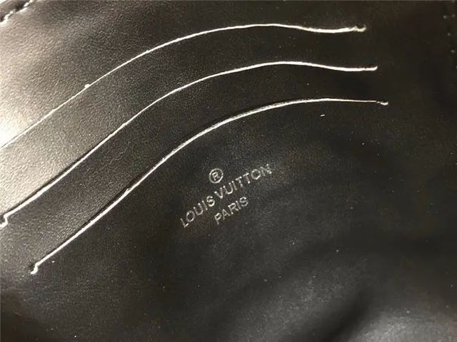 Louis Vuitton Monogram Eclipse bolsa cruzada cuadrada 2
