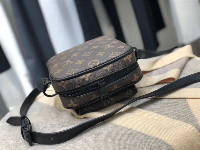Louis Vuitton Monogram Eclipse bolsa cruzada cuadrada 7