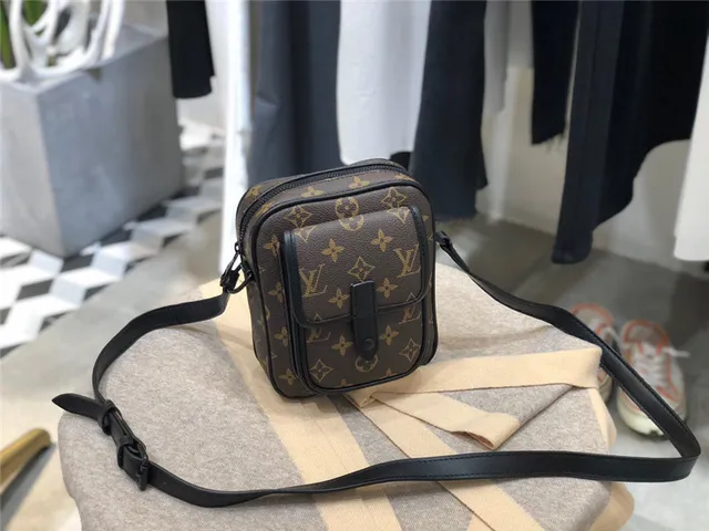 Louis Vuitton Monogram Eclipse bolsa cruzada cuadrada 9