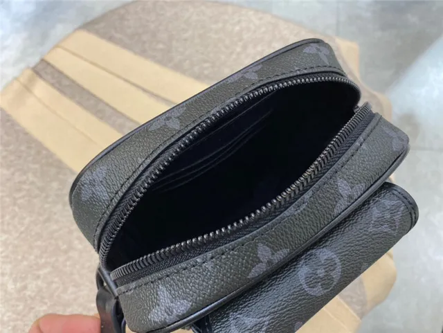 Louis Vuitton Monogram Eclipse bolsa cruzada cuadrada 11