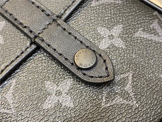 Louis Vuitton Monogram Eclipse bolsa cruzada cuadrada 14