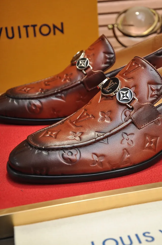 Louis Vuitton Mocassin en cuir embossé avec Monogram 2