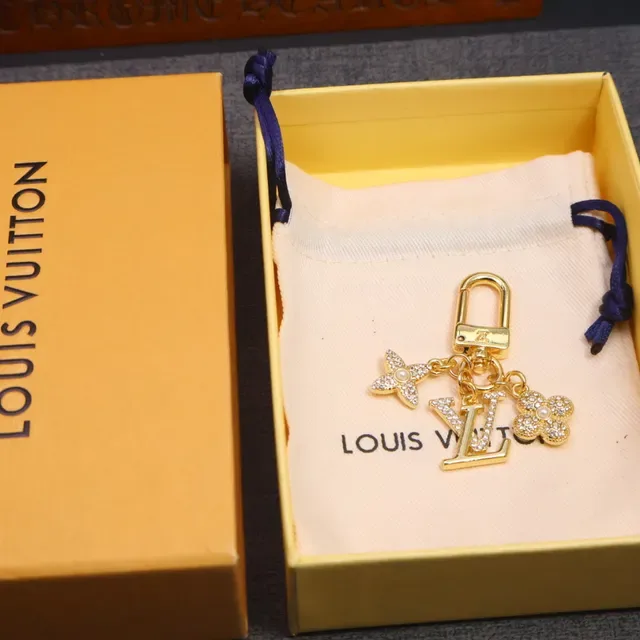 Louis Vuitton Monogram تعويذة زهرة ونجمة حامل المفاتيح ذهبي أزرق معدني محاط بالكريستال سوار 5