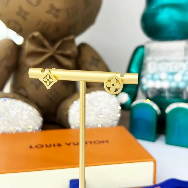 Louis Vuitton Monogram Flower Diamond and Circle Earrings 8