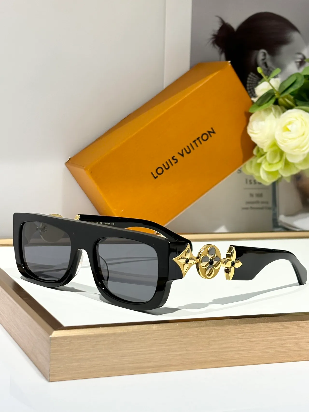 Louis Vuitton 花朵图案 长方形 亮面 黑色 太阳镜 4