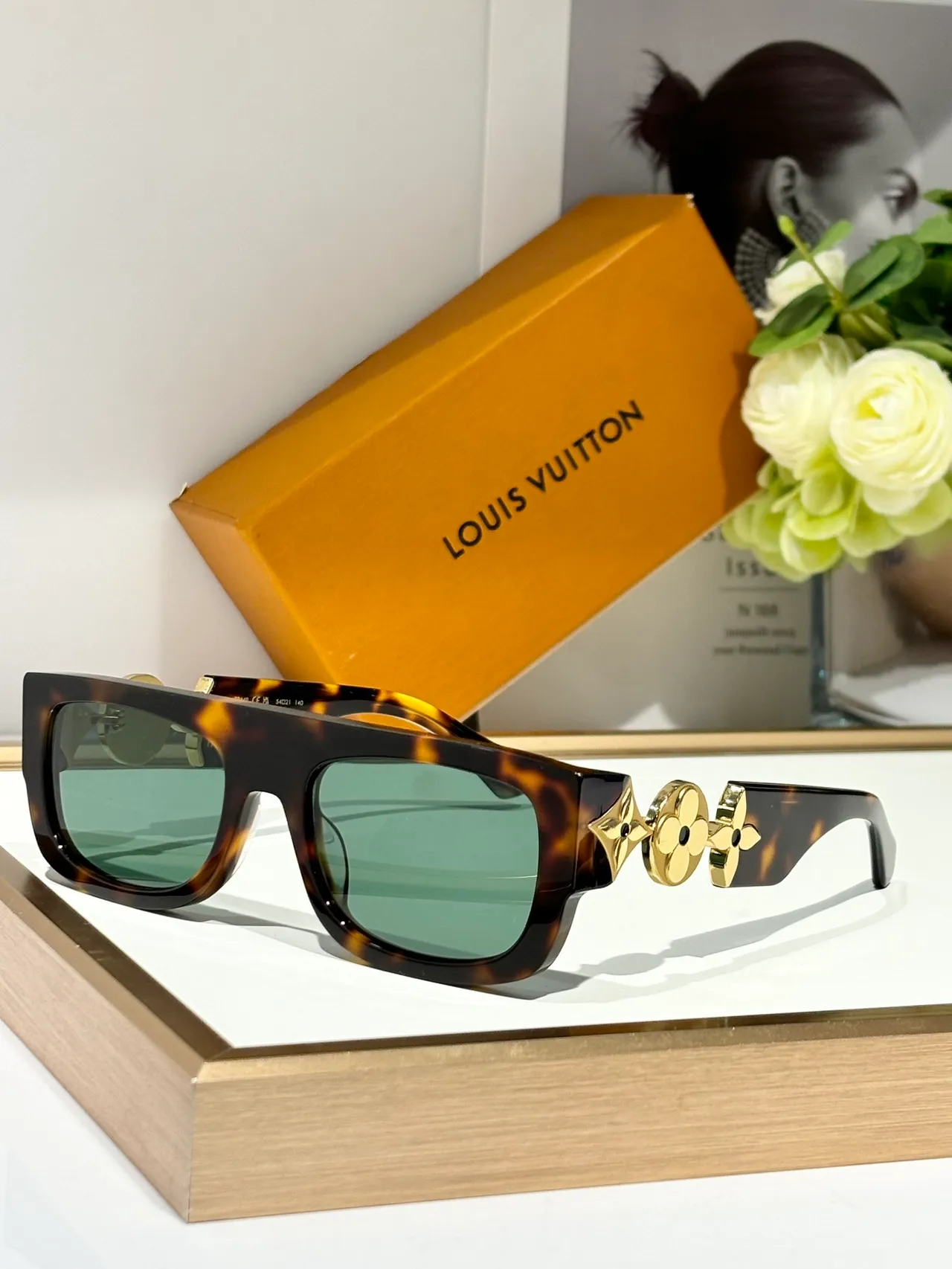 Louis Vuitton 花朵图案 长方形 亮面 黑色 太阳镜 6