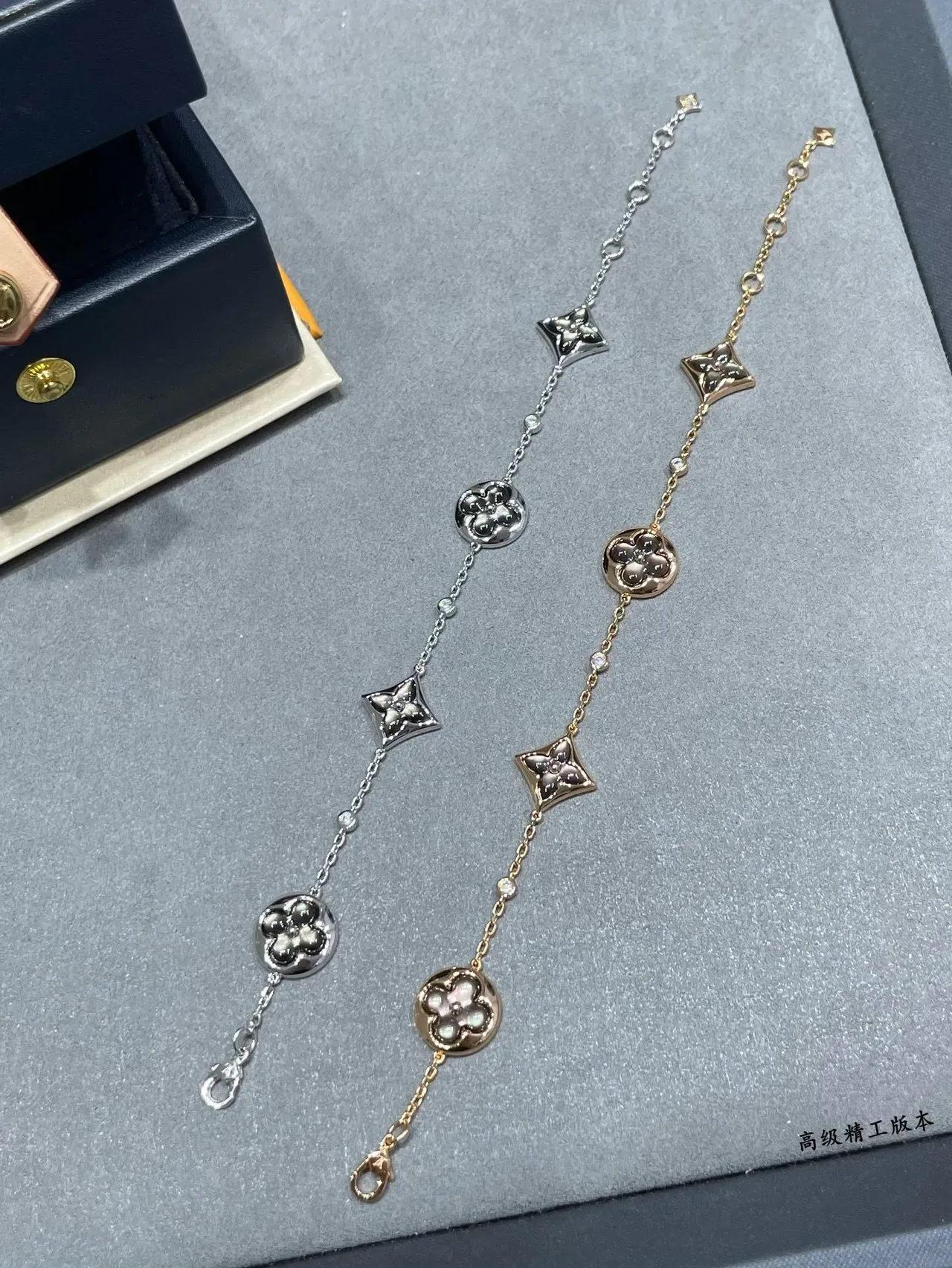 Pulsera Louis Vuitton Monogram Flower Rose Gold-Tone Madreperla 2