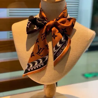 Louis Vuitton Monogram কমলা রেশম স্কার্ফ