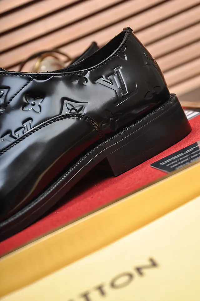 Louis Vuitton Monogram 漆皮牛津黑色亮面浮雕牛津鞋 2