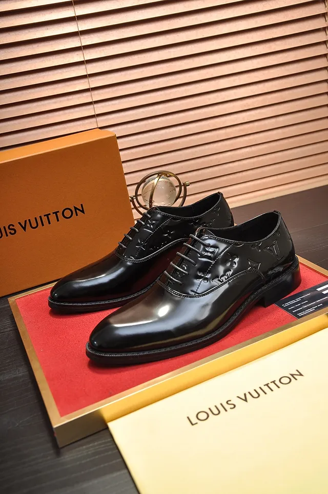 Louis Vuitton Monogram 漆皮牛津黑色亮面浮雕牛津鞋 4