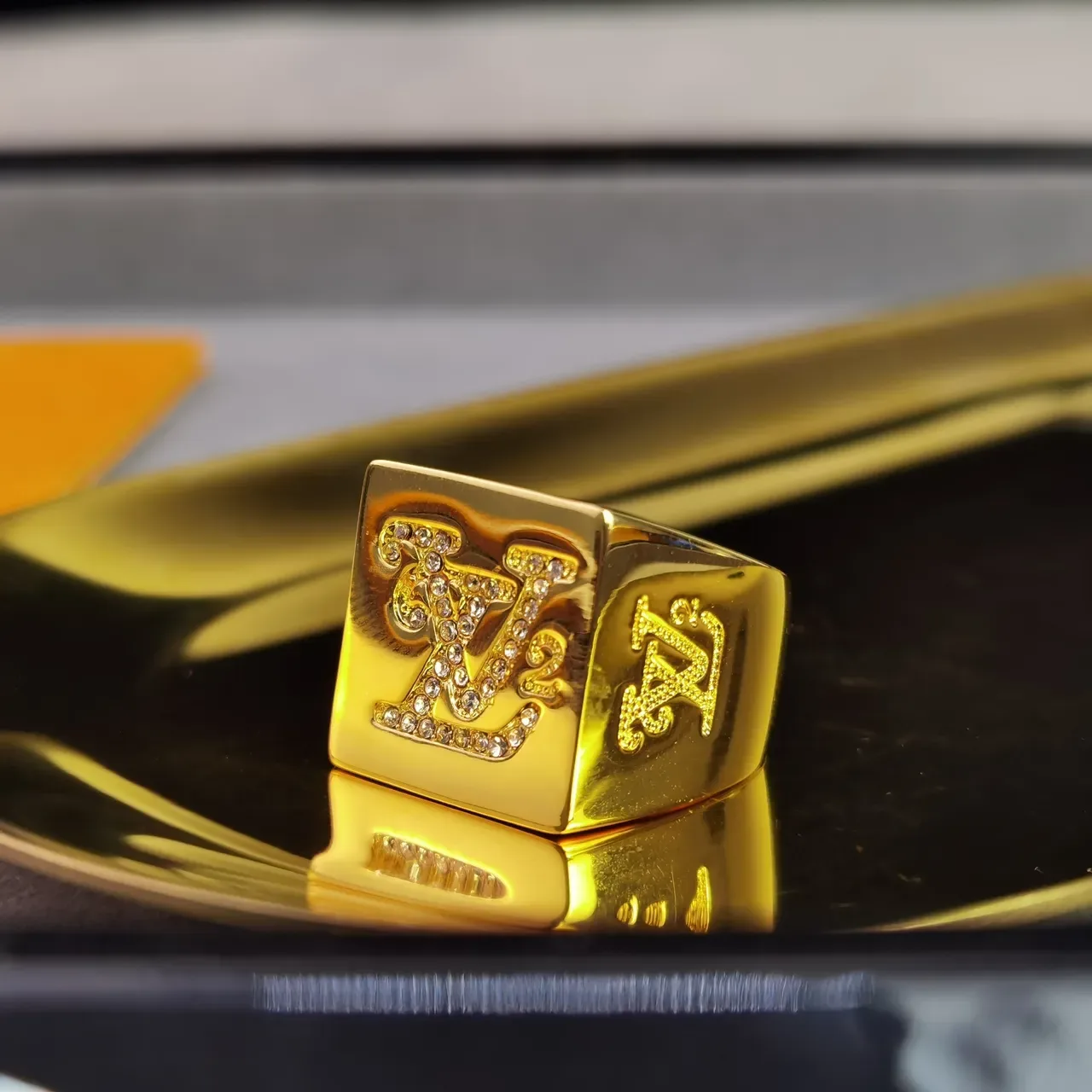 Louis Vuitton Monogram Pavé Anillo Signet Cuadrado 8