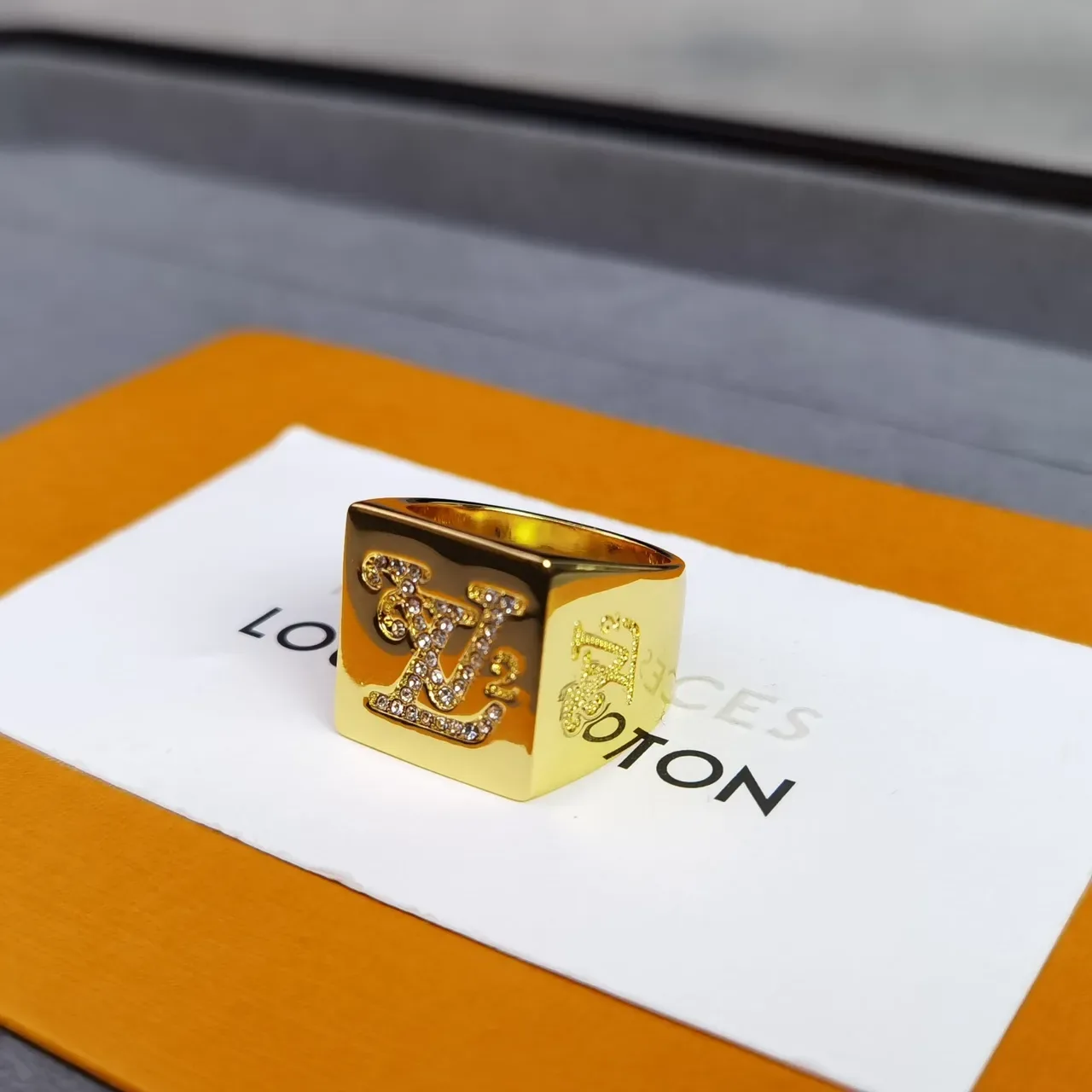 Louis Vuitton Monogram Pavé Anillo Signet Cuadrado 9
