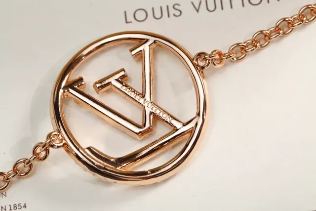 Louis Vuitton Monogram Pearl Circular Pendant Rose Gold-Tone Chain Bracelet 2