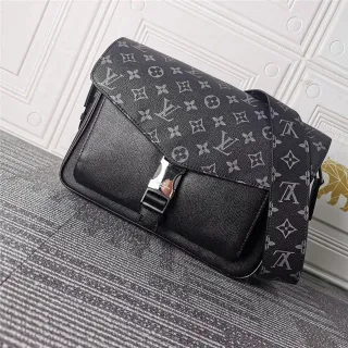 Louis Vuitton Monogram Print bolsa cruzada preta