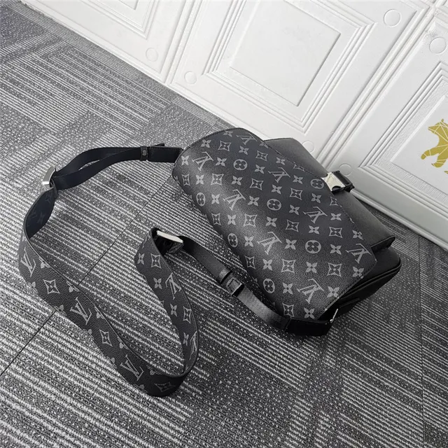 Louis Vuitton Monogram Print bolsa cruzada preta 5