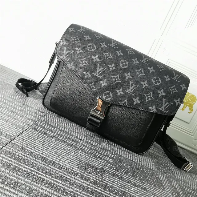 Louis Vuitton Monogram Print bolsa cruzada preta 9