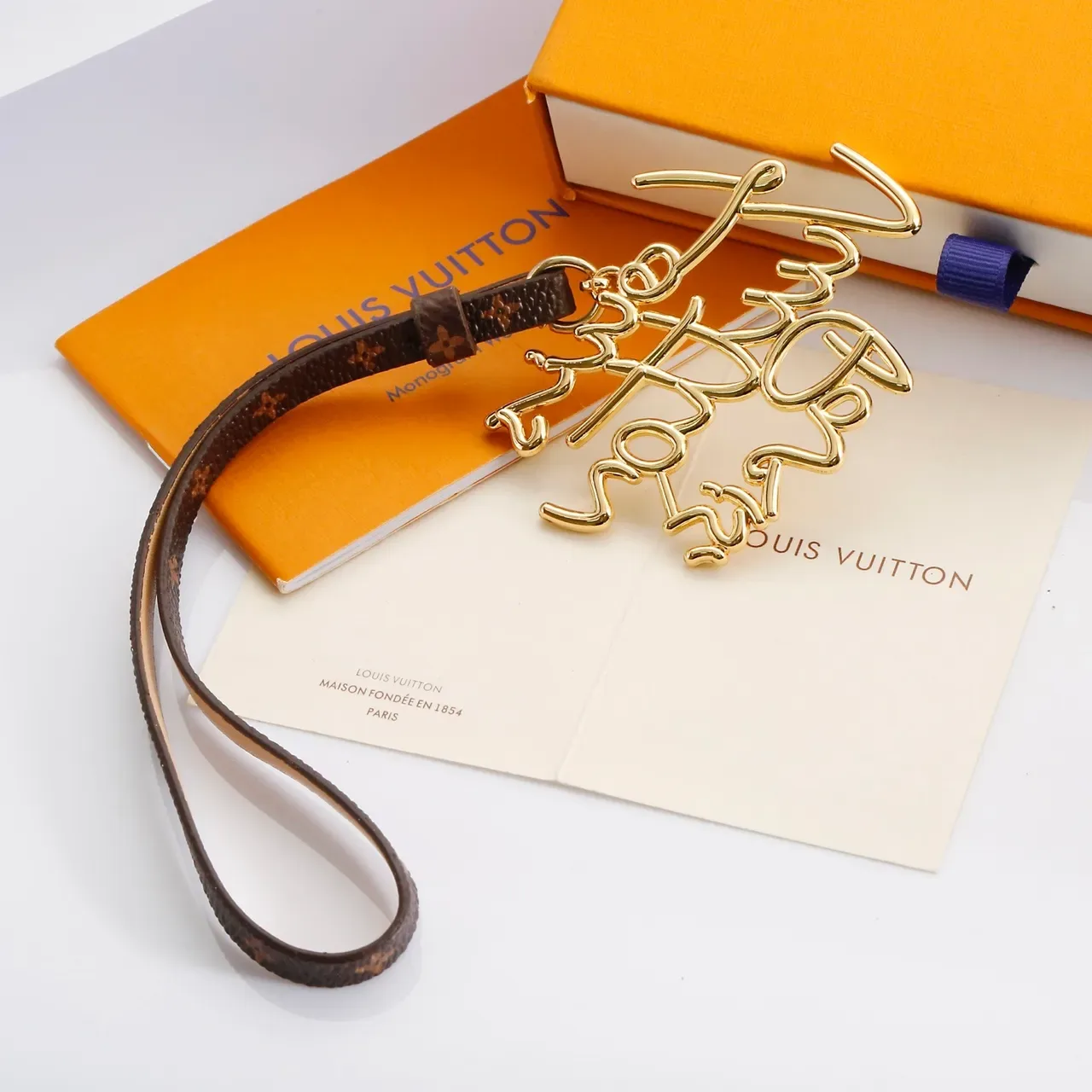 Louis Vuitton Monogram Script Charm سوار معصم 4
