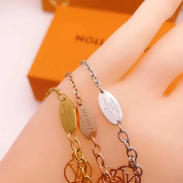 Colar Louis Vuitton Monogram World Tour Multi-Charm Silver-Tone 2