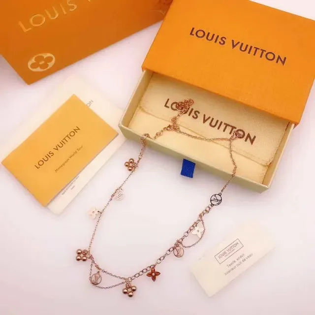 Colar Louis Vuitton Monogram World Tour Multi-Charm Silver-Tone 5