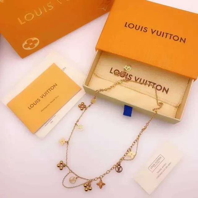 Colar Louis Vuitton Monogram World Tour Multi-Charm Silver-Tone 6
