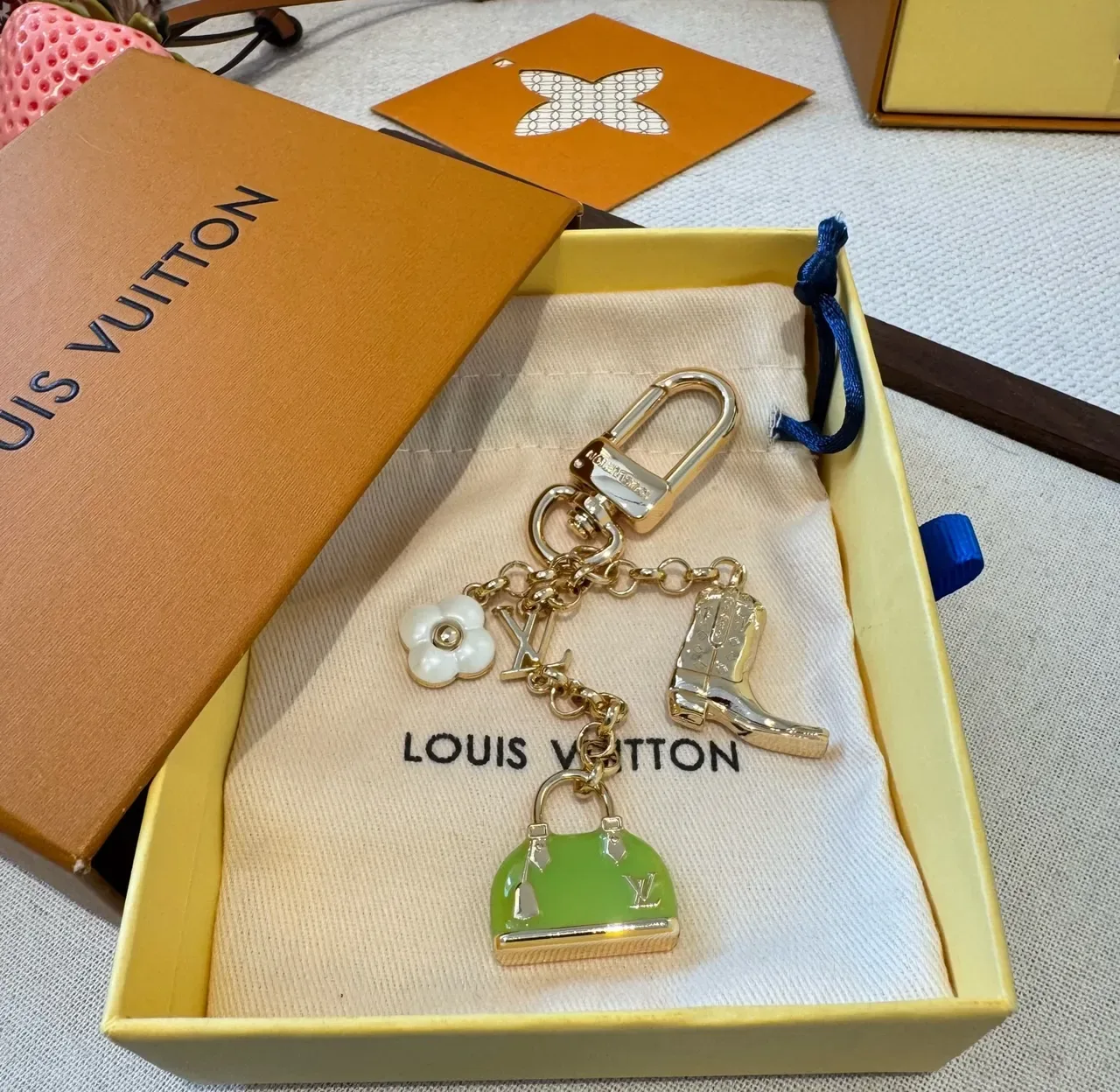 Louis Vuitton Multi Charm أخضر ذهبي معدني مينا حقيبة 2