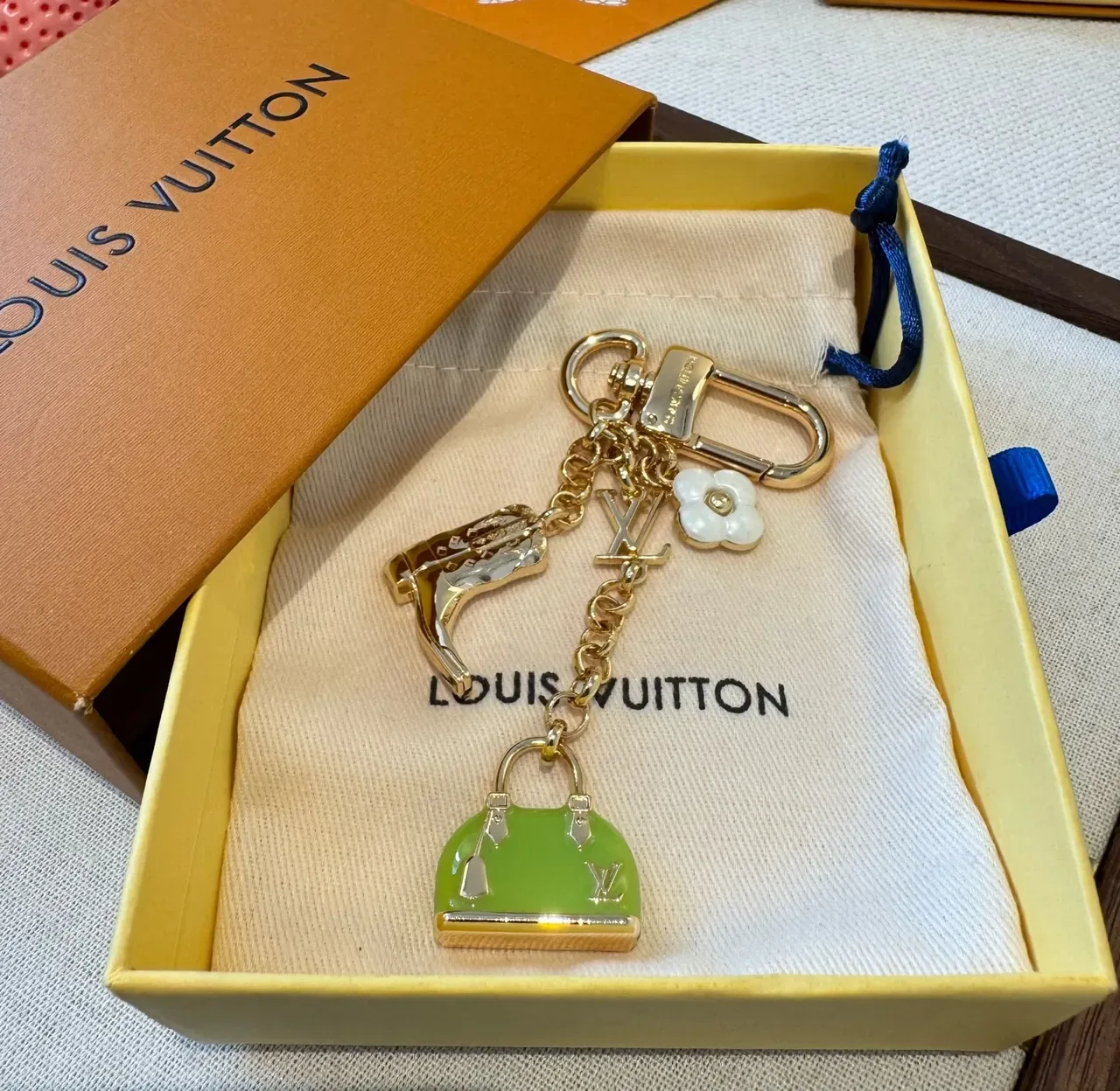 Louis Vuitton Multi Charm أخضر ذهبي معدني مينا حقيبة 3