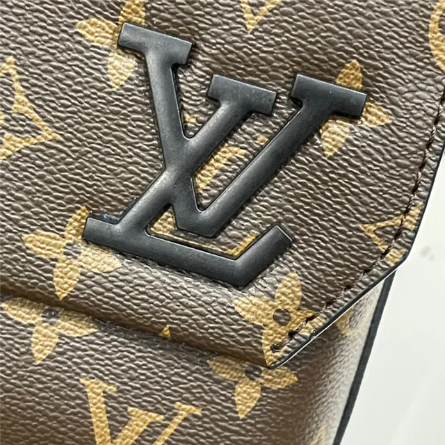 路易威登 Multi Pochette Accessoires 黑色棕色 矩形 翻盖 压花 Monogram 或 Logo 信使包 14