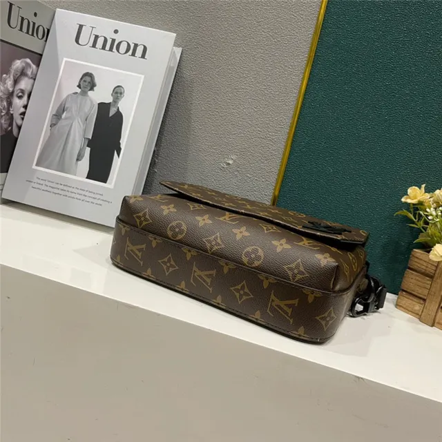 路易威登 Multi Pochette Accessoires 黑色棕色 矩形 翻盖 压花 Monogram 或 Logo 信使包 15