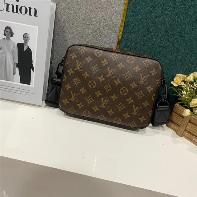 路易威登 Multi Pochette Accessoires 黑色棕色 矩形 翻盖 压花 Monogram 或 Logo 信使包 16