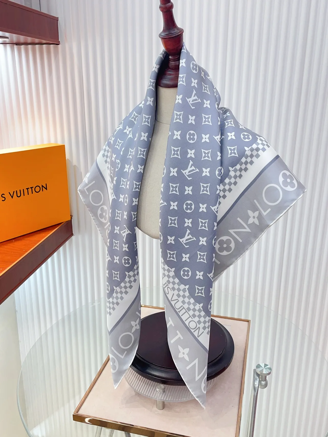 Louis Vuitton MY LV Luggage 90 रेशम का स्कार्फ 2