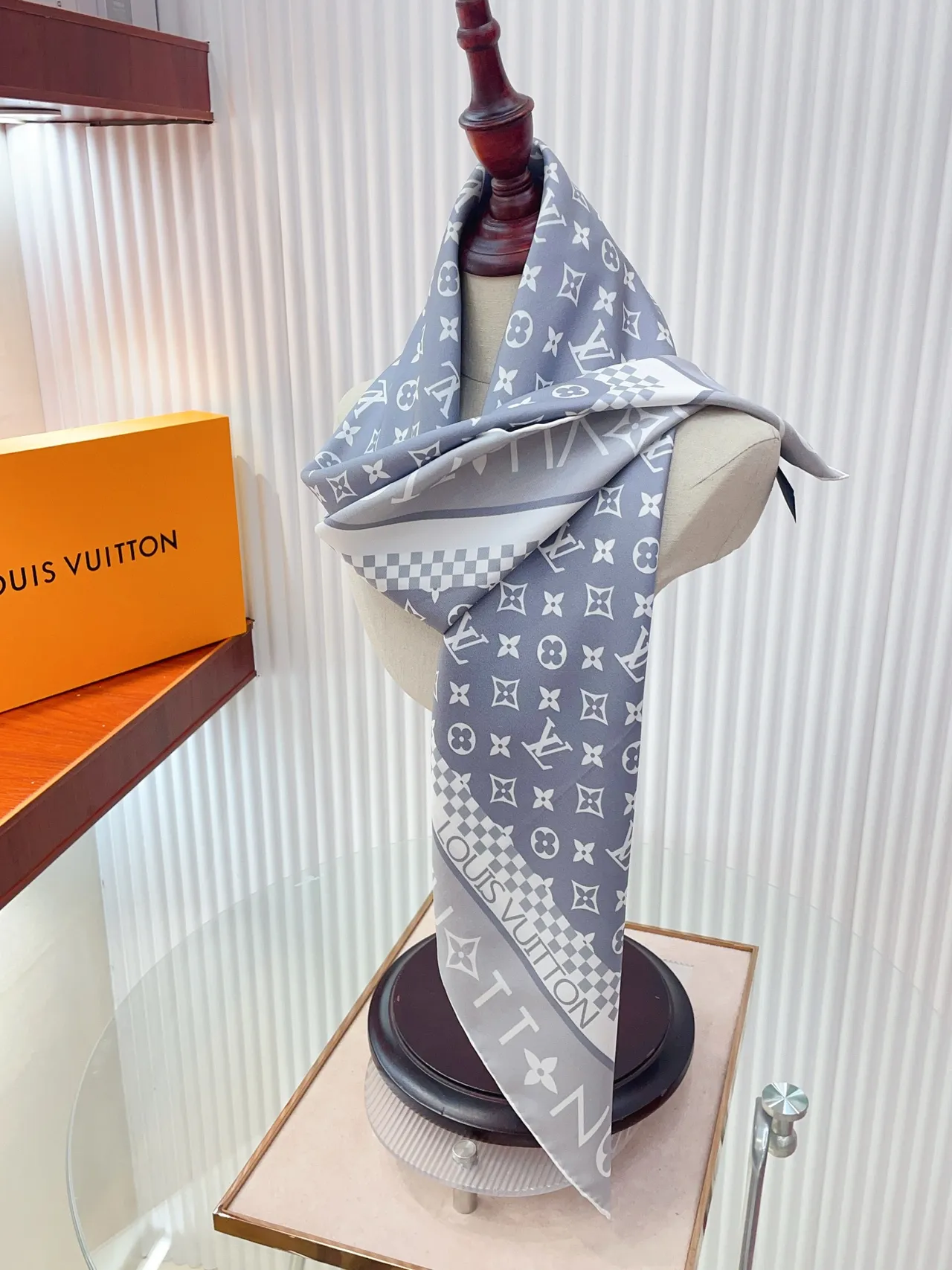 Louis Vuitton MY LV Luggage 90 रेशम का स्कार्फ 3