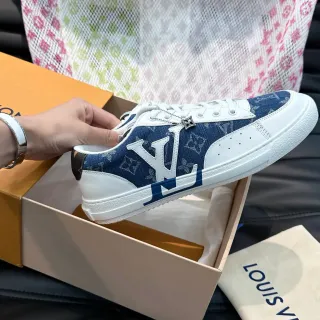 Zapatillas lifestyle Louis Vuitton Navy White Monogram Denim Upper Oversized LV Logo