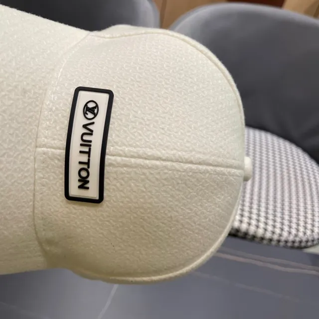 Louis Vuitton Off-White Gorra de béisbol texturizada 3